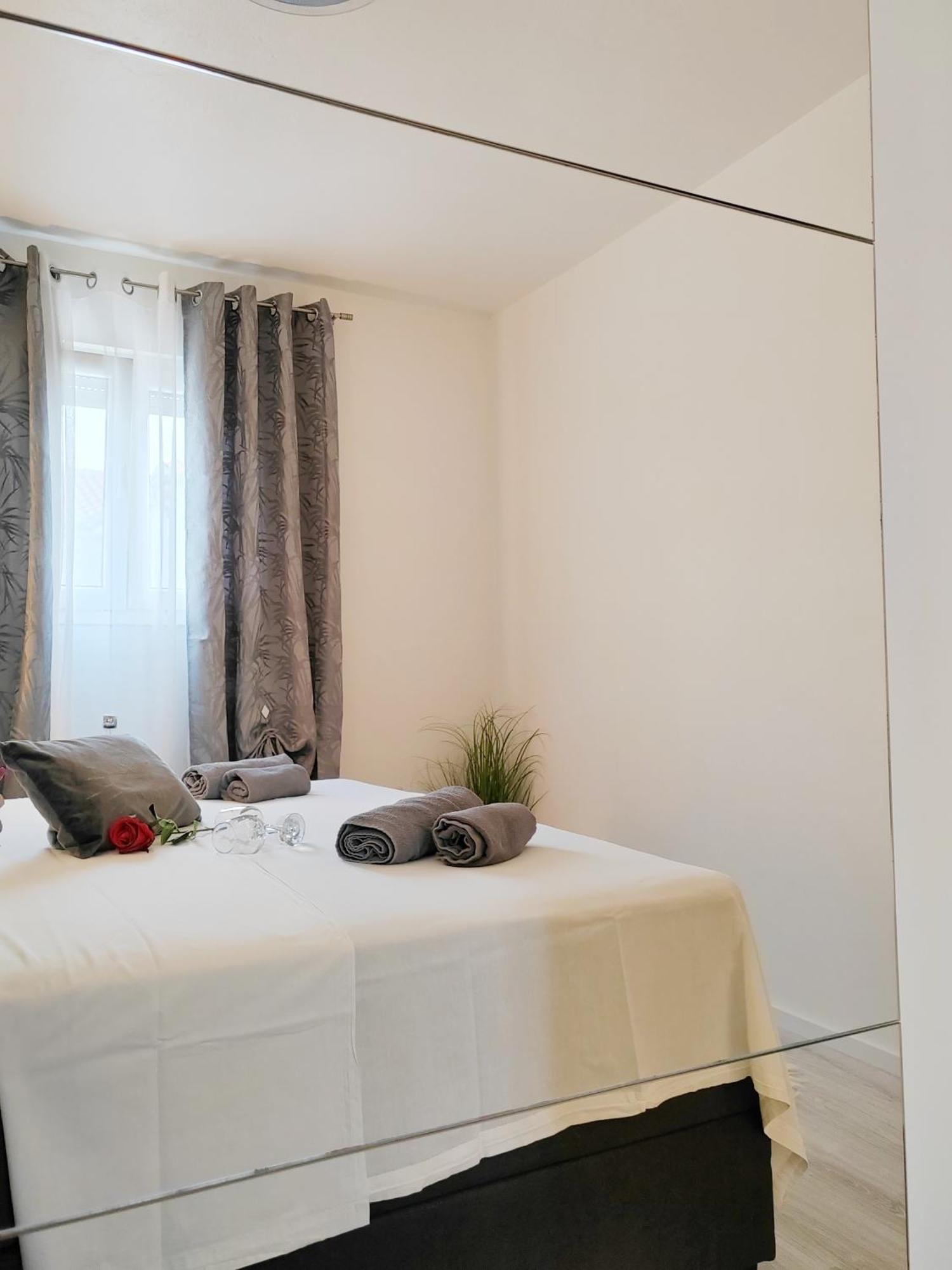 Apartment Toni With Private Parking Zadar Ngoại thất bức ảnh